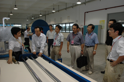 我校&ldquo;紡織面料技術(shù)教育部重點實驗室&rdquo;接受教育部評估